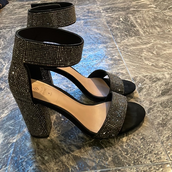 Casual Chic Sandals - Picture 2 of 7